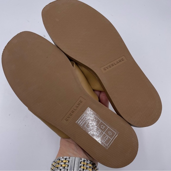 NEW Everlane Light Taupe Tan Leather Day Crossover Sandal in Size 6.5 - Picture 9 of 10